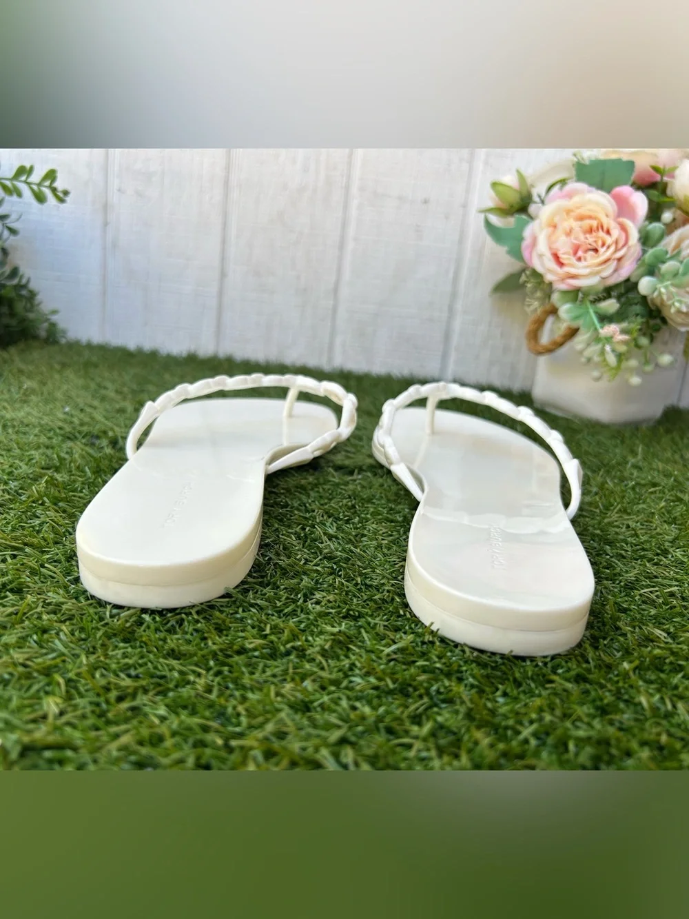 Tory Burch GEMINI LINK JELLY FLIP-FLOP $125 women size 8 gently used  White